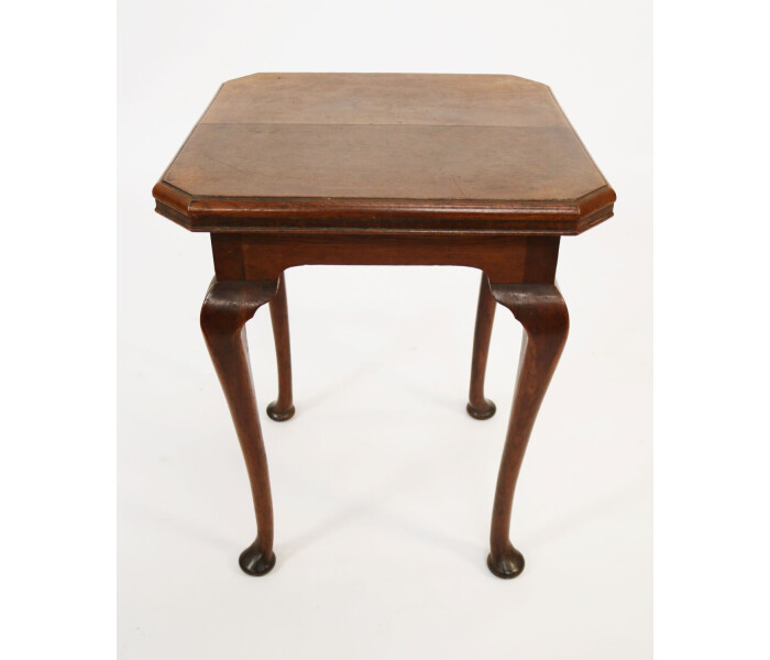 A Solid Oak Pub Table with Cabriole Legs 2