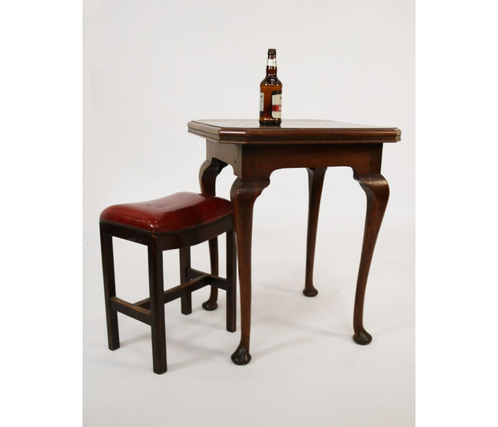 A Solid Oak Pub Table with Cabriole Legs 5