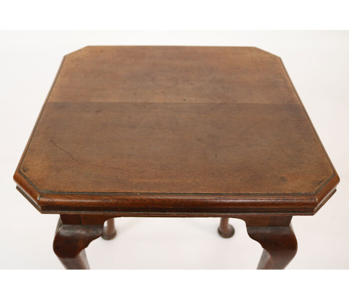A Solid Oak Pub Table with Cabriole Legs3
