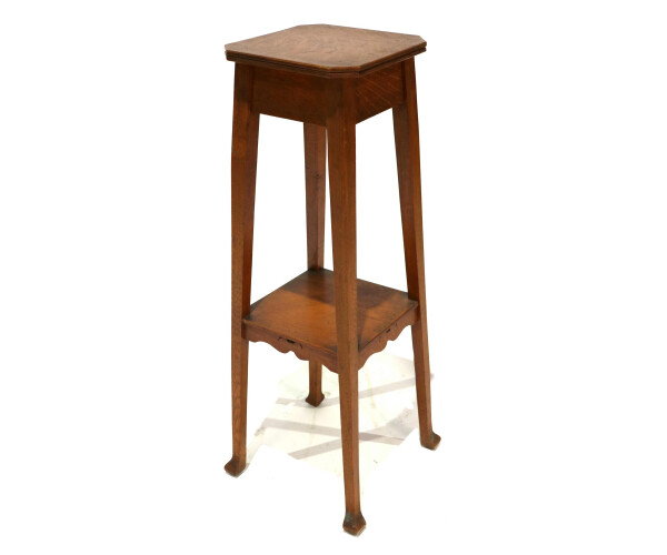 An early 20th century oak jardiniere plant stand 1