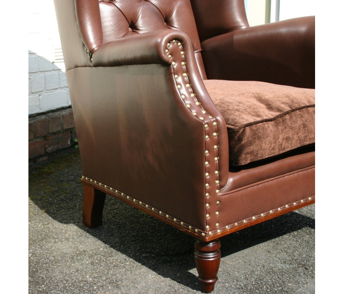 LAC04Y Peel Back button chair 1