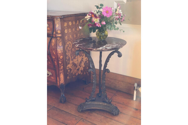Regency Scroll Base 1