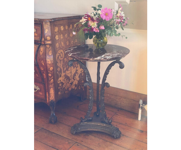 Regency Scroll Base 1
