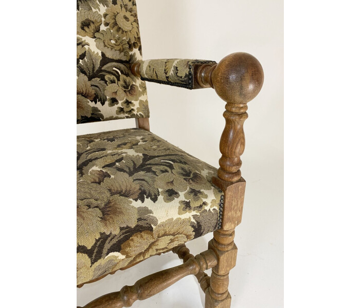 Very imposing Flemish 18th century style oak armchair 5